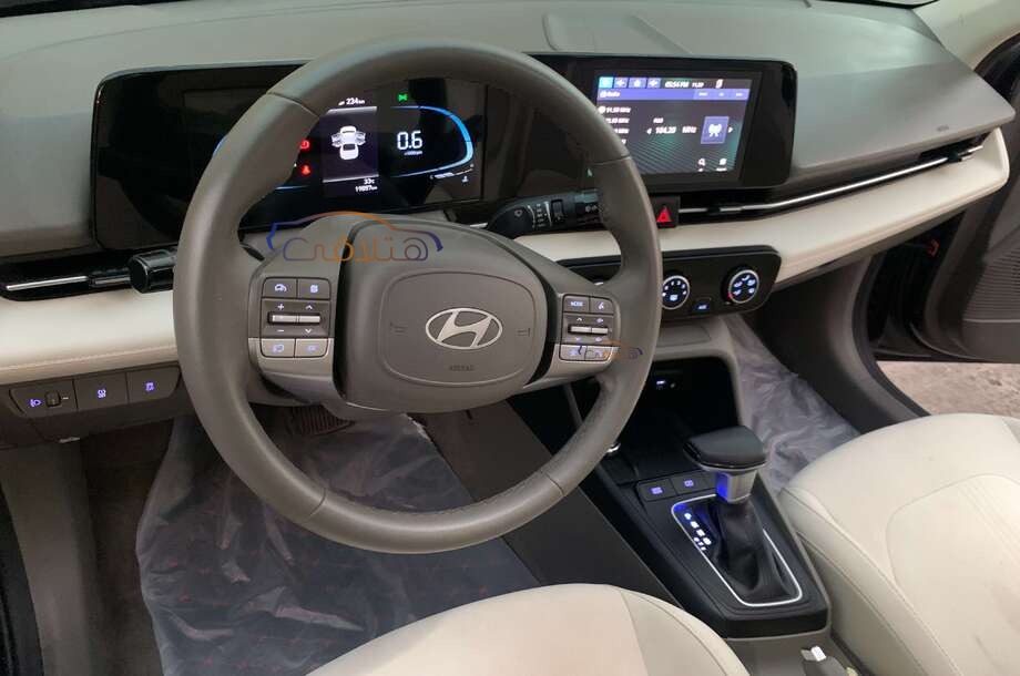 Accent Hyundai أسود