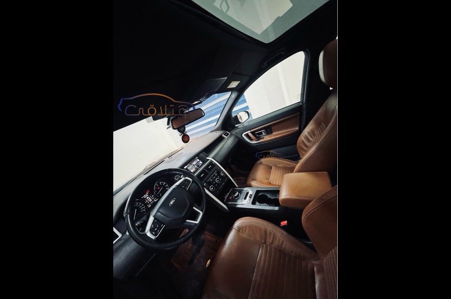 Discovery sport Land Rover أسود