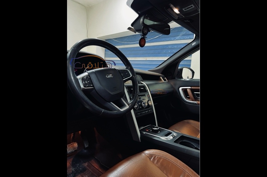Discovery sport Land Rover أسود