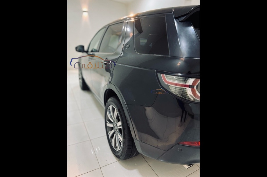 Discovery sport Land Rover أسود