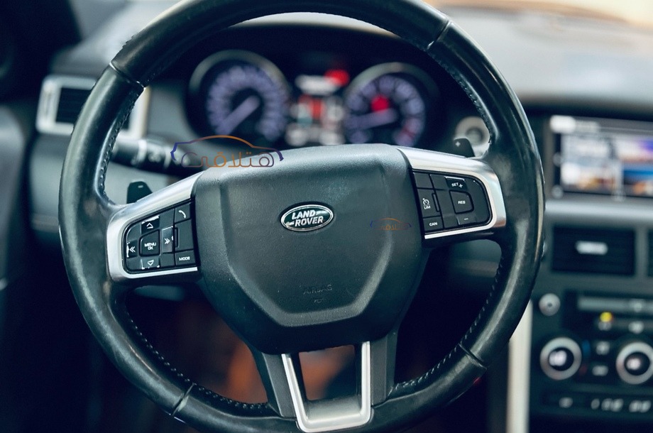 Discovery sport Land Rover أسود