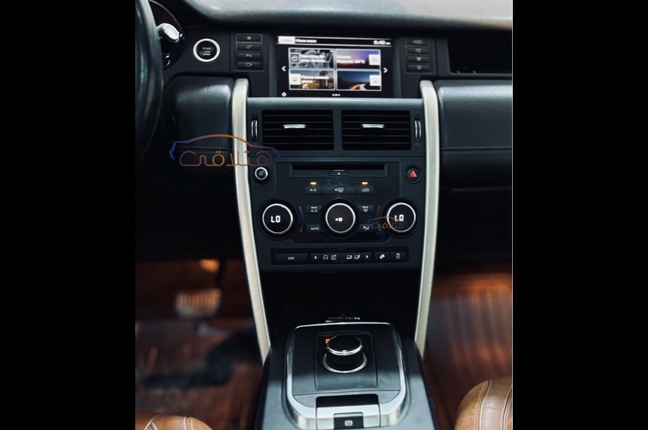 Discovery sport Land Rover أسود