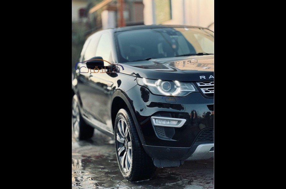 Discovery sport Land Rover أسود