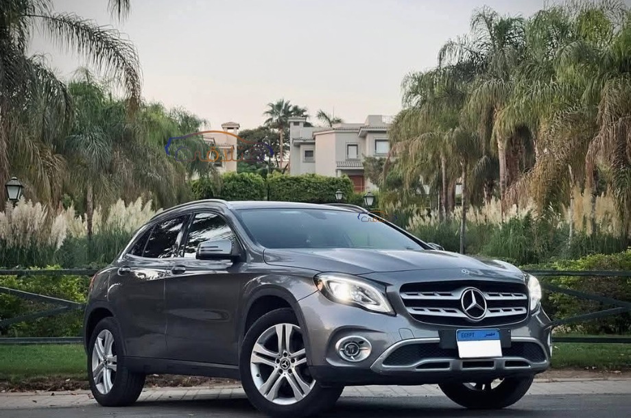 GLA 200 Mercedes Silver