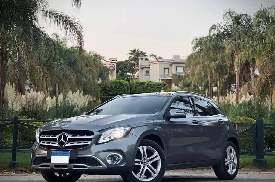 GLA 200 Mercedes Silver