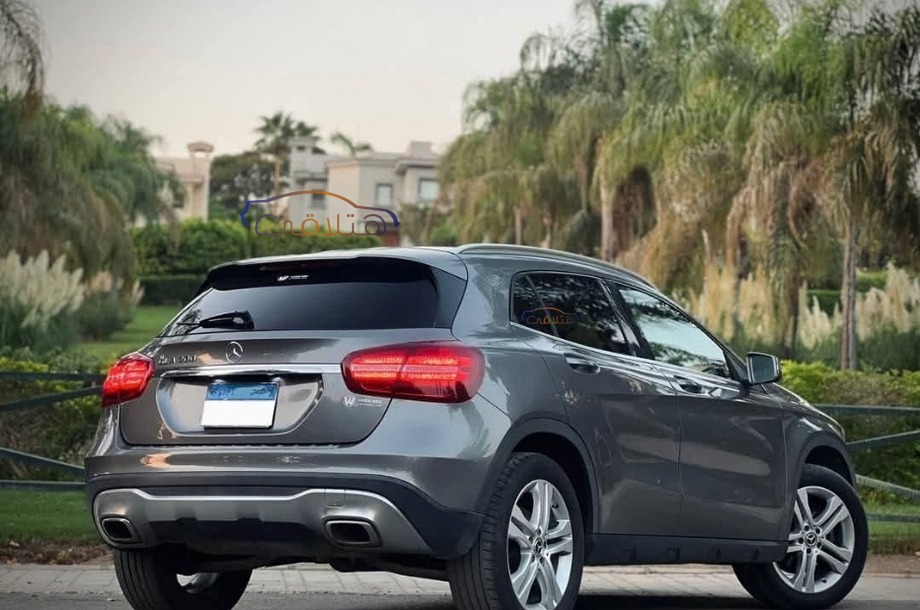 GLA 200 Mercedes Silver