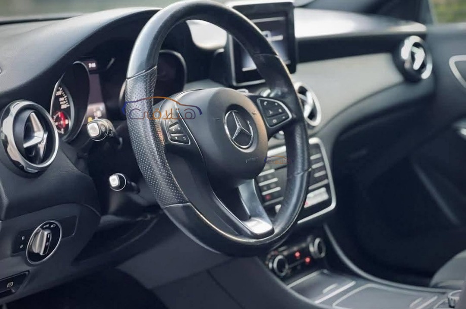 GLA 200 Mercedes Silver