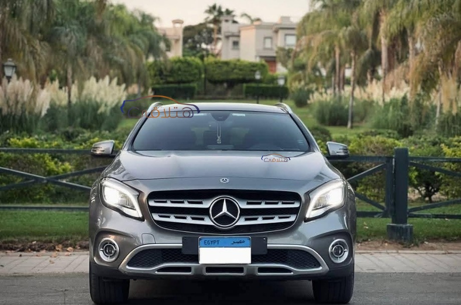 GLA 200 Mercedes Silver