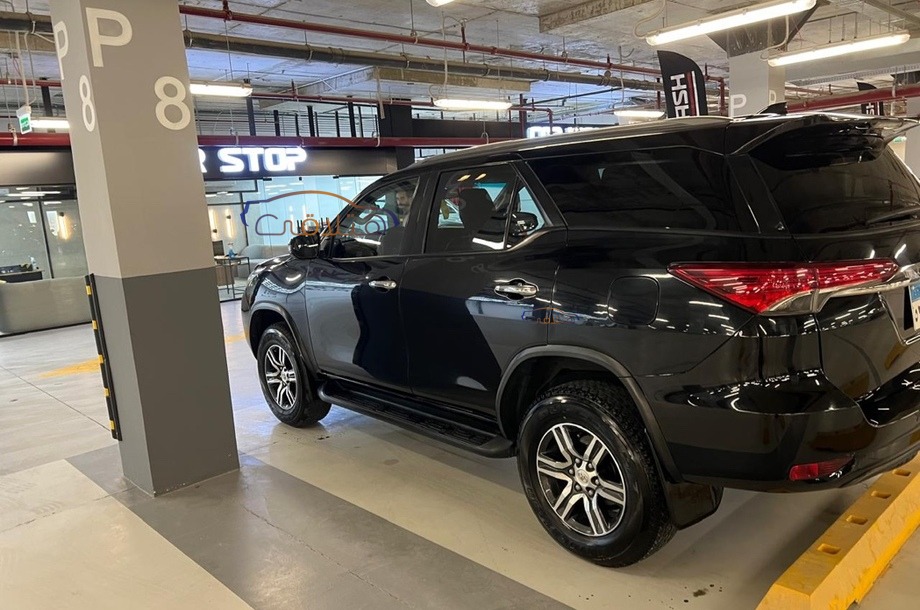 Fortuner Toyota أسود