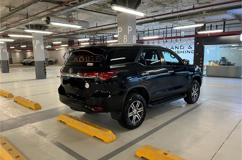 Fortuner Toyota أسود