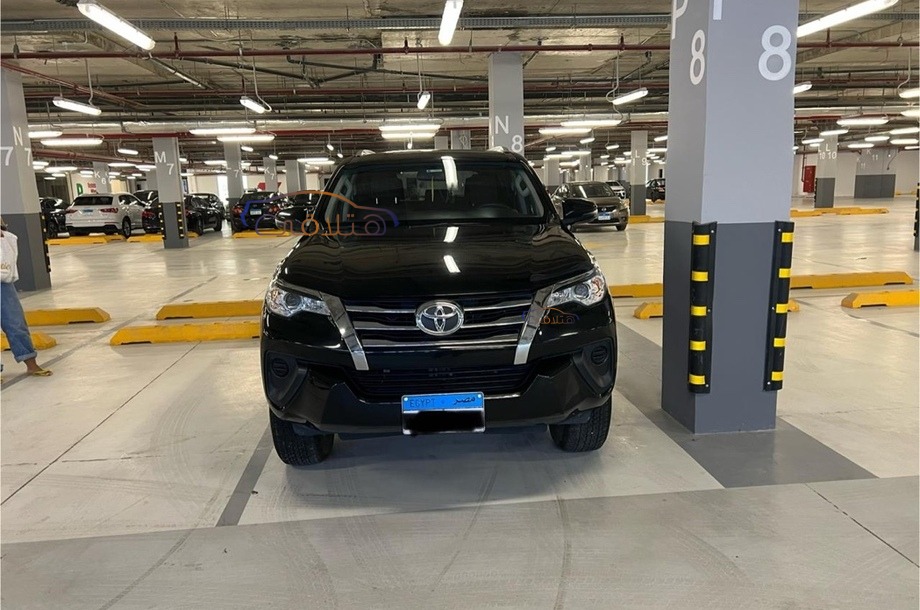 Fortuner Toyota أسود