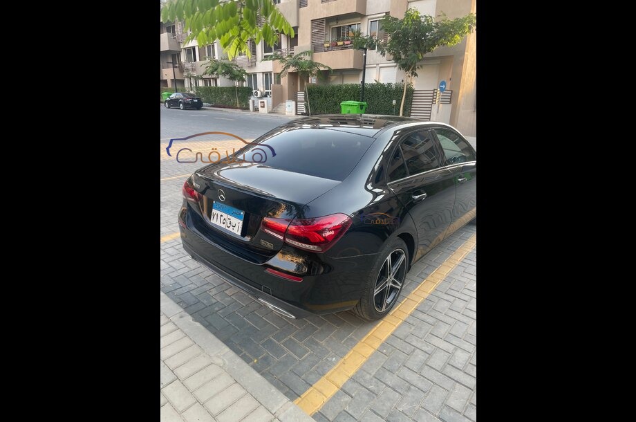 A 180 Mercedes أسود