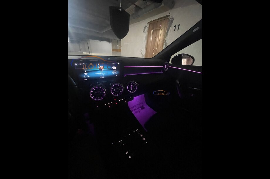 A 180 Mercedes أسود