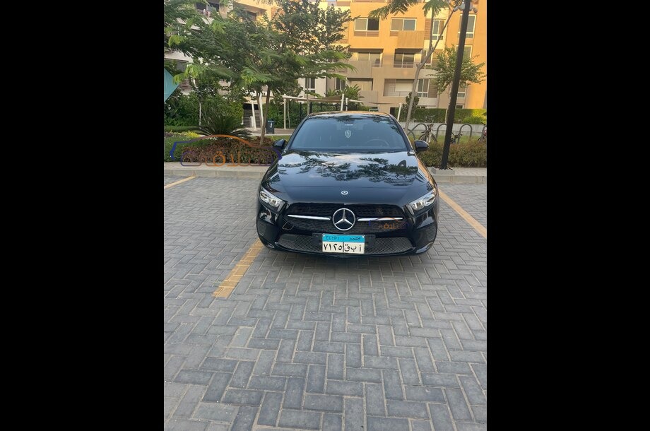 A 180 Mercedes أسود