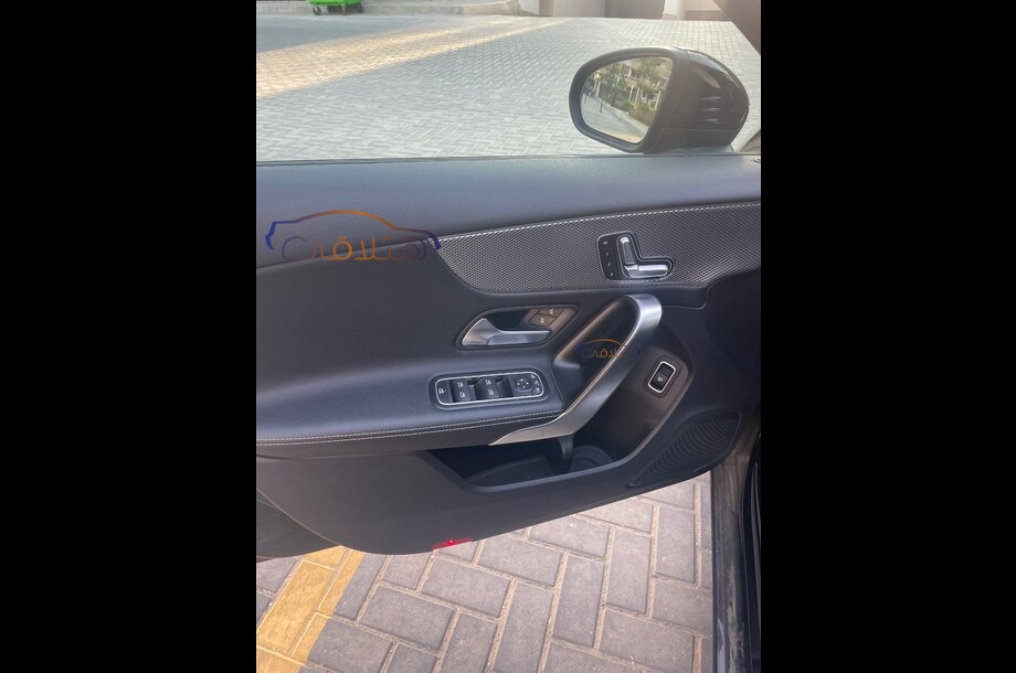 A 180 Mercedes أسود