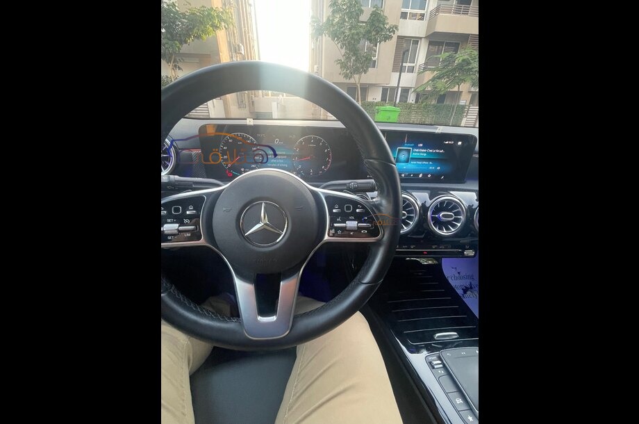 A 180 Mercedes أسود