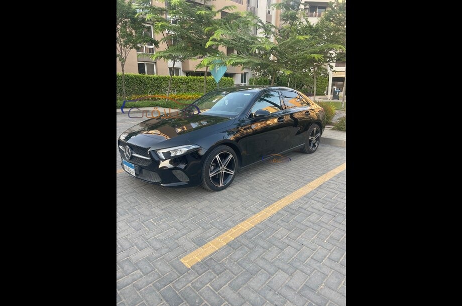 A 180 Mercedes أسود