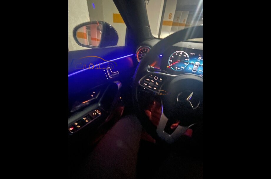 A 180 Mercedes أسود