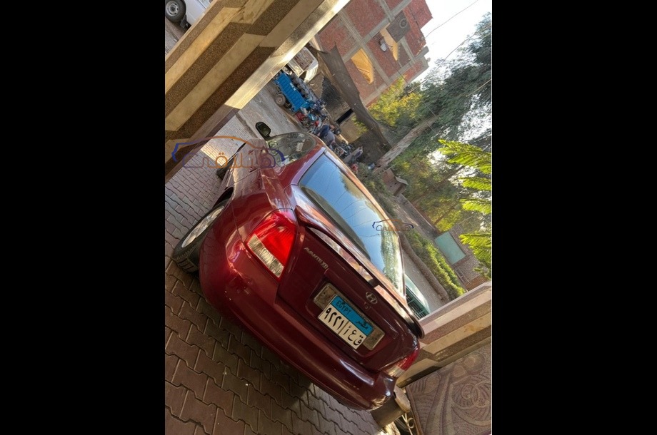 Avante Hyundai احمر
