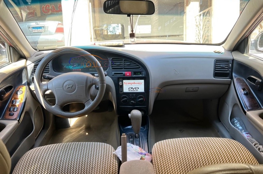 Avante Hyundai احمر