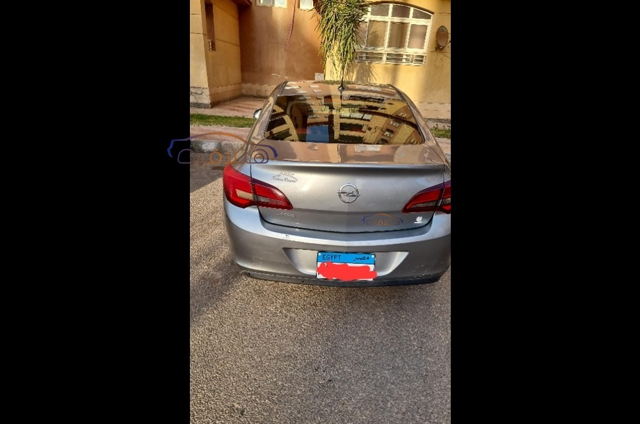Astra Opel فضي
