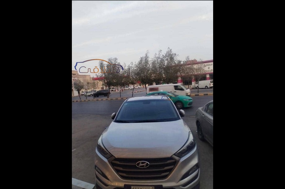 Tucson Hyundai فضي