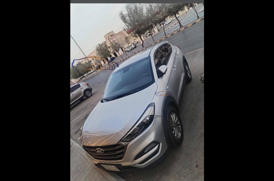 Tucson Hyundai فضي