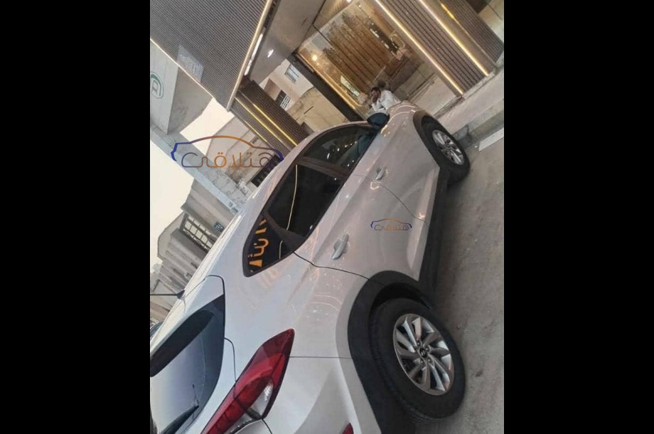 Tucson Hyundai فضي