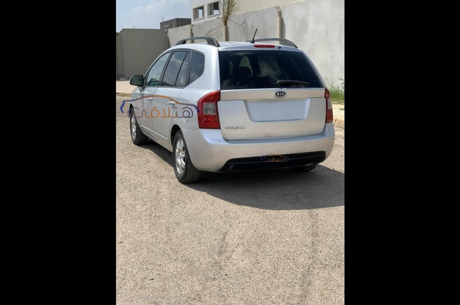 Carens Kia فضي