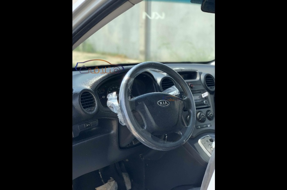 Carens Kia فضي