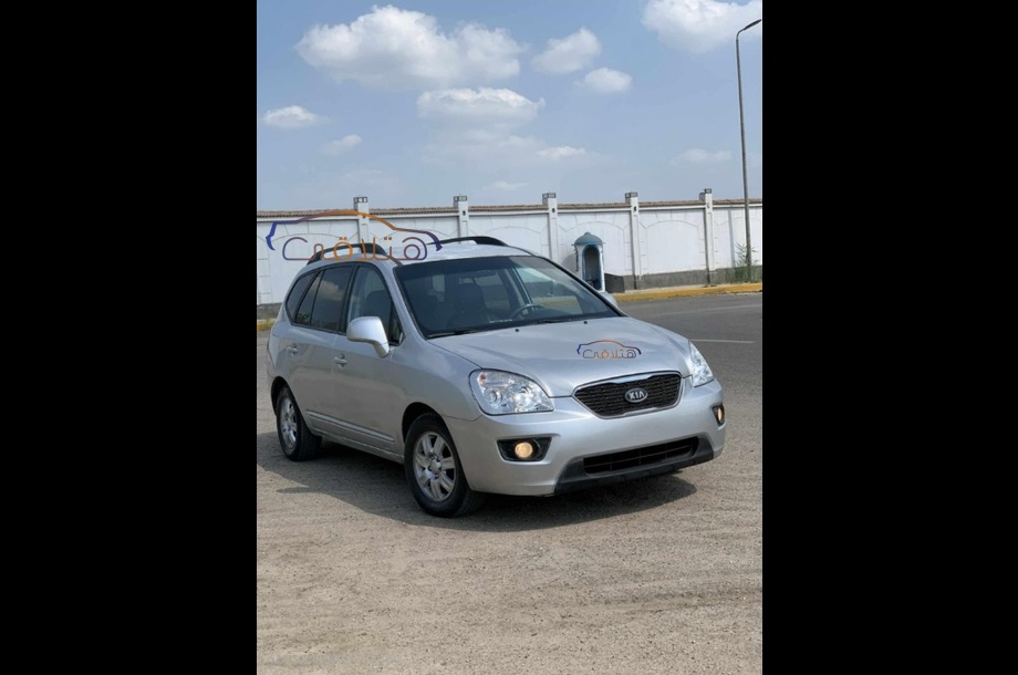 Carens Kia فضي