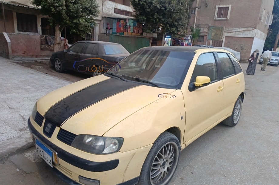 Ibiza Seat ذهبي