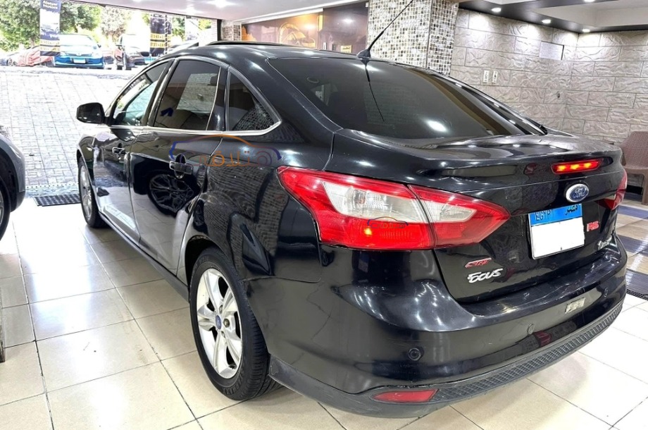 Focus Ford Black