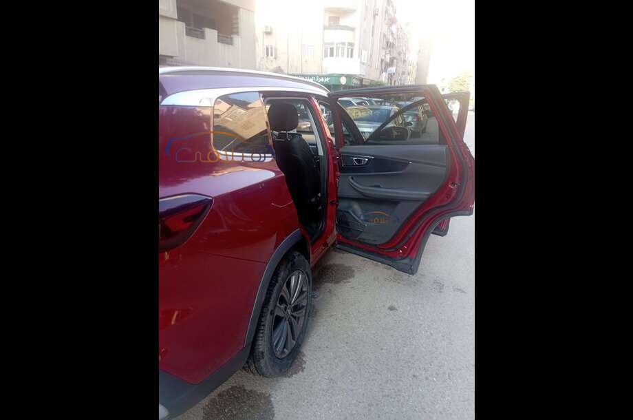 Tiggo 8 Chery Dark red