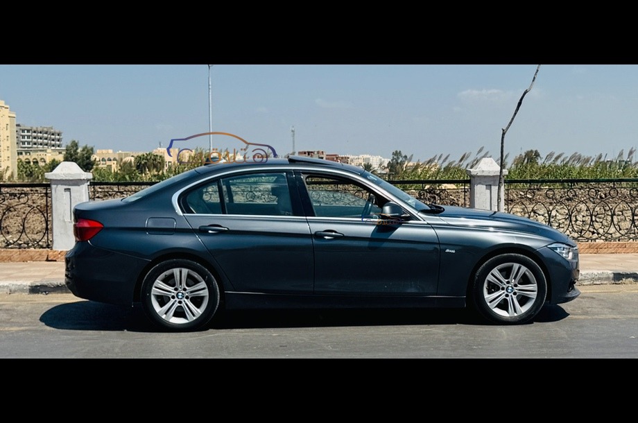 318 BMW Dark grey