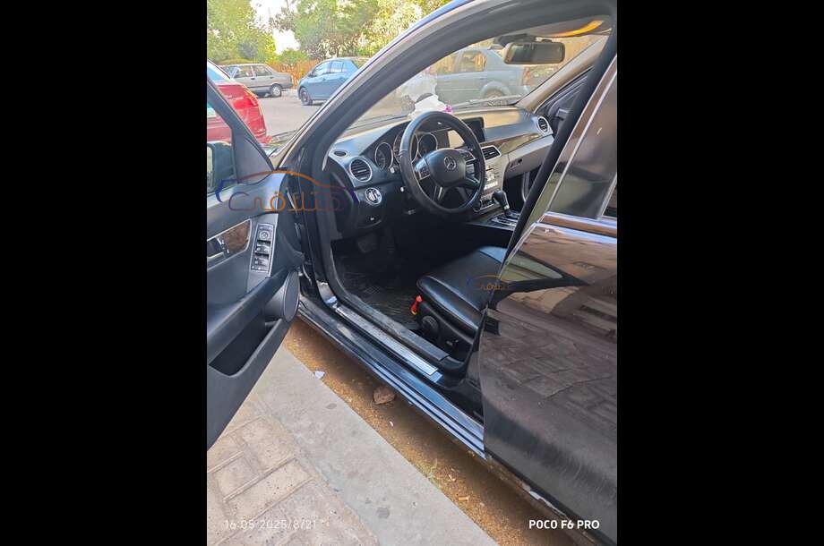 C 180 Mercedes أسود