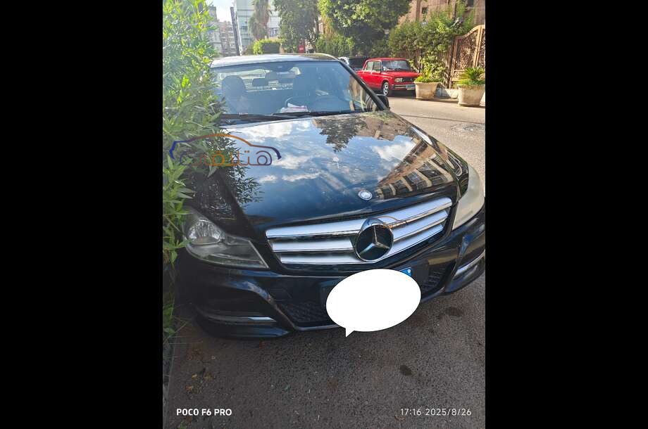 C 180 Mercedes أسود