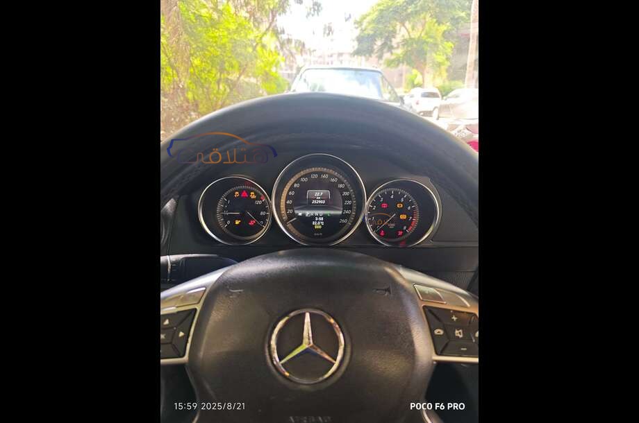 C 180 Mercedes أسود