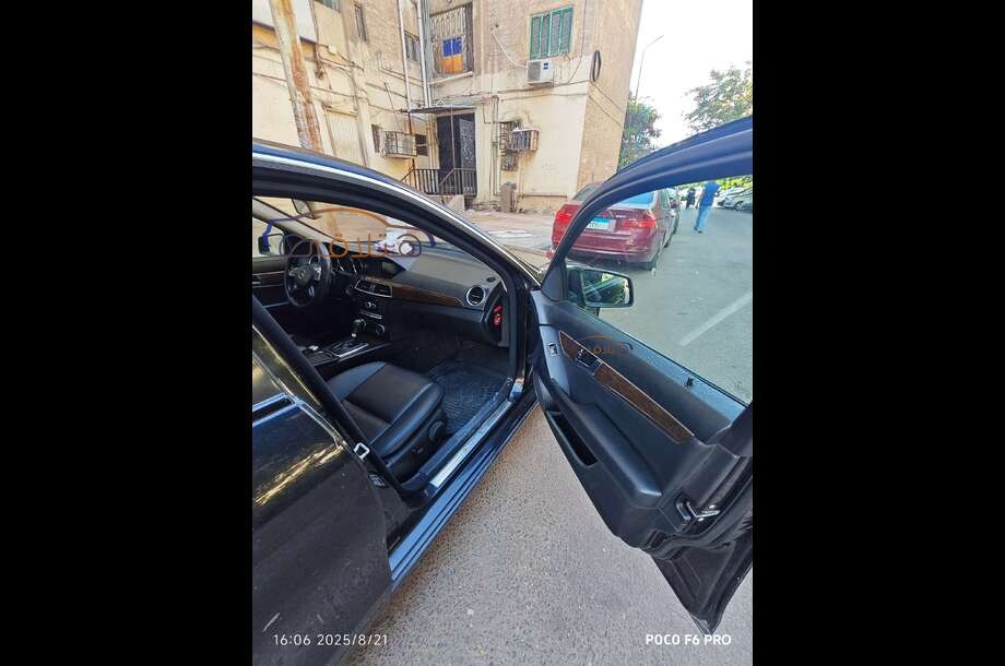 C 180 Mercedes أسود