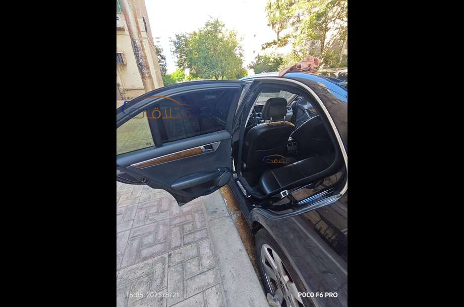 C 180 Mercedes أسود