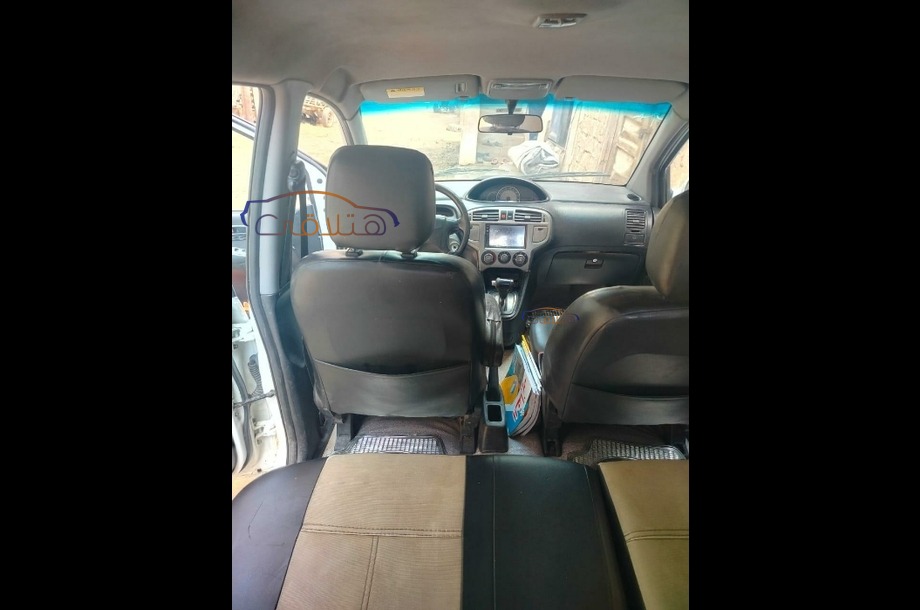 Matrix Hyundai أبيض