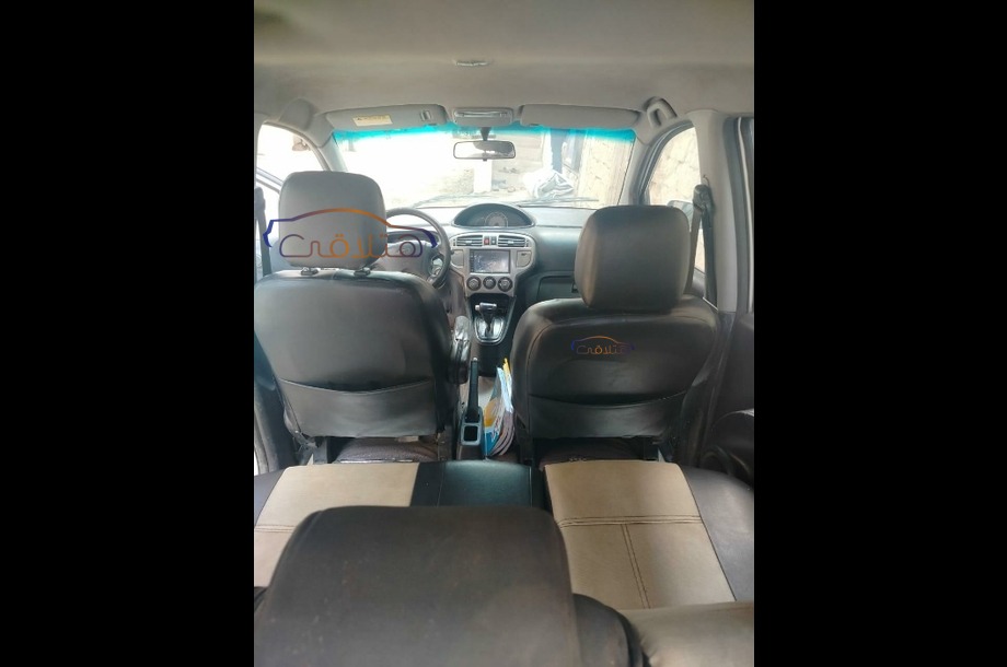 Matrix Hyundai أبيض