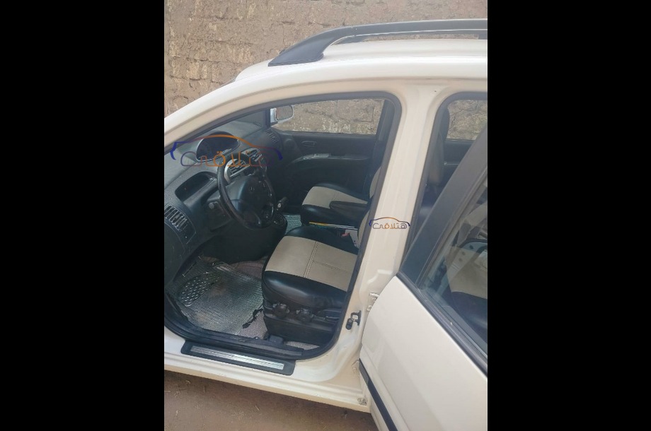 Matrix Hyundai أبيض