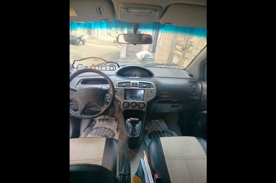 Matrix Hyundai أبيض