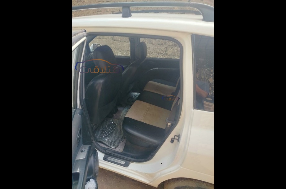 Matrix Hyundai أبيض