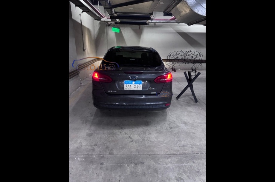 Focus Ford فضي
