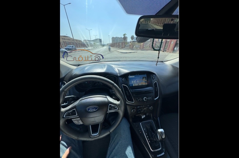 Focus Ford فضي