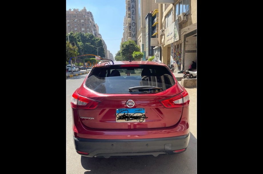 Qashqai Nissan احمر