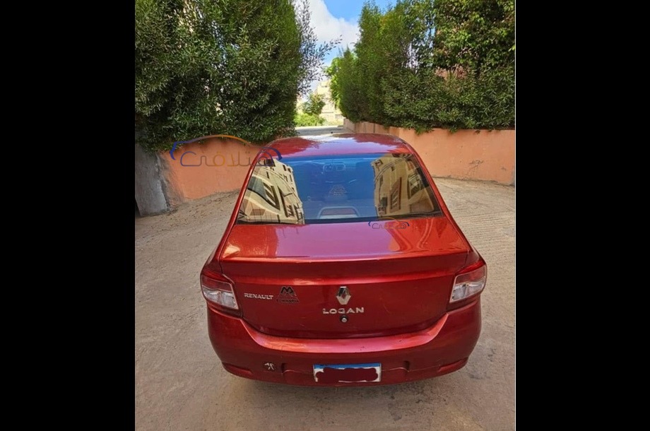 Logan Renault احمر غامق