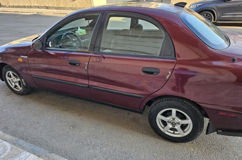 Lanos Chevrolet احمر غامق